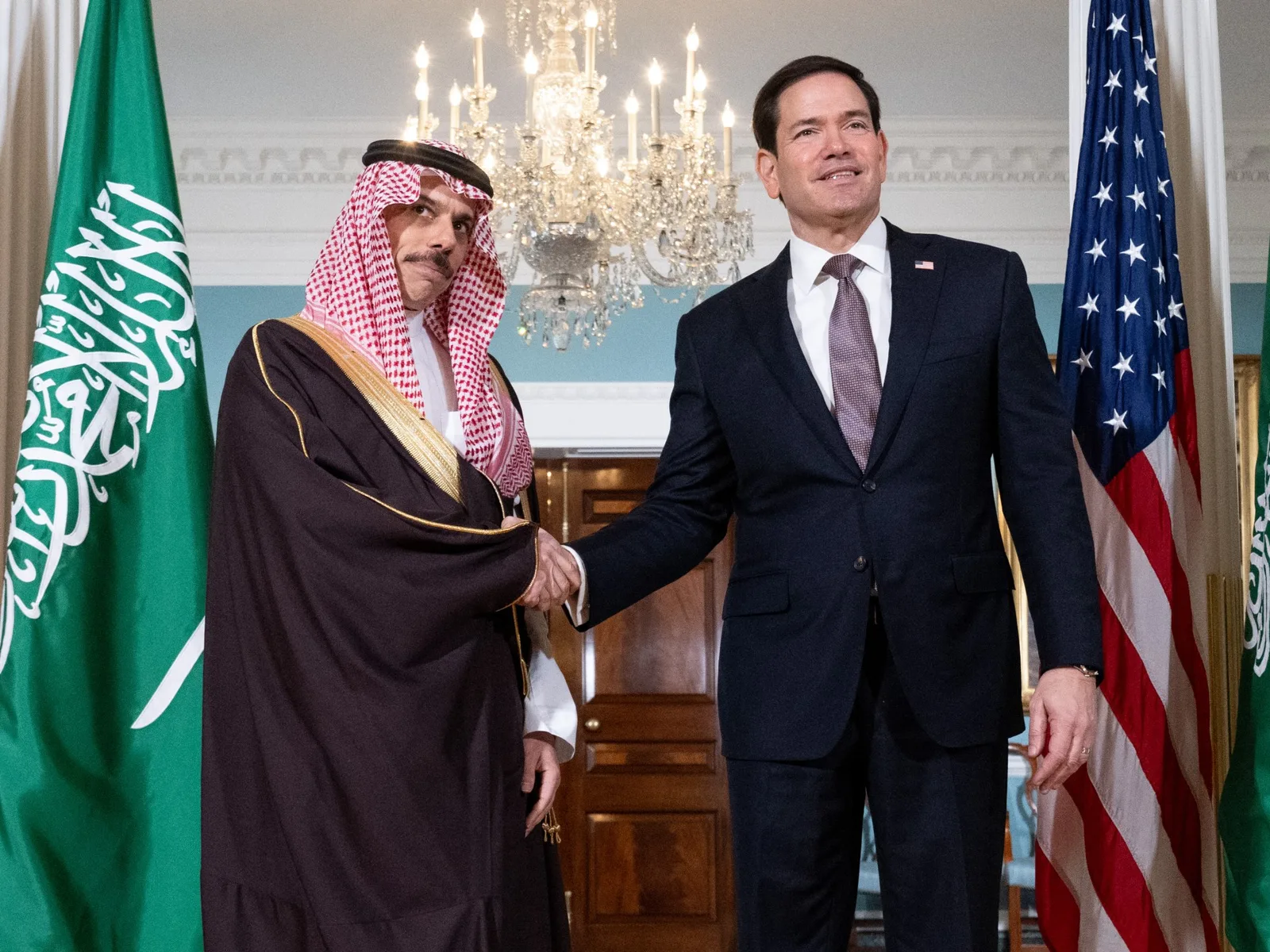 Rubio et le ministre saoudien des Affaires étrangères s'entretiennent sur le Yémen et le détroit d'Ormuz