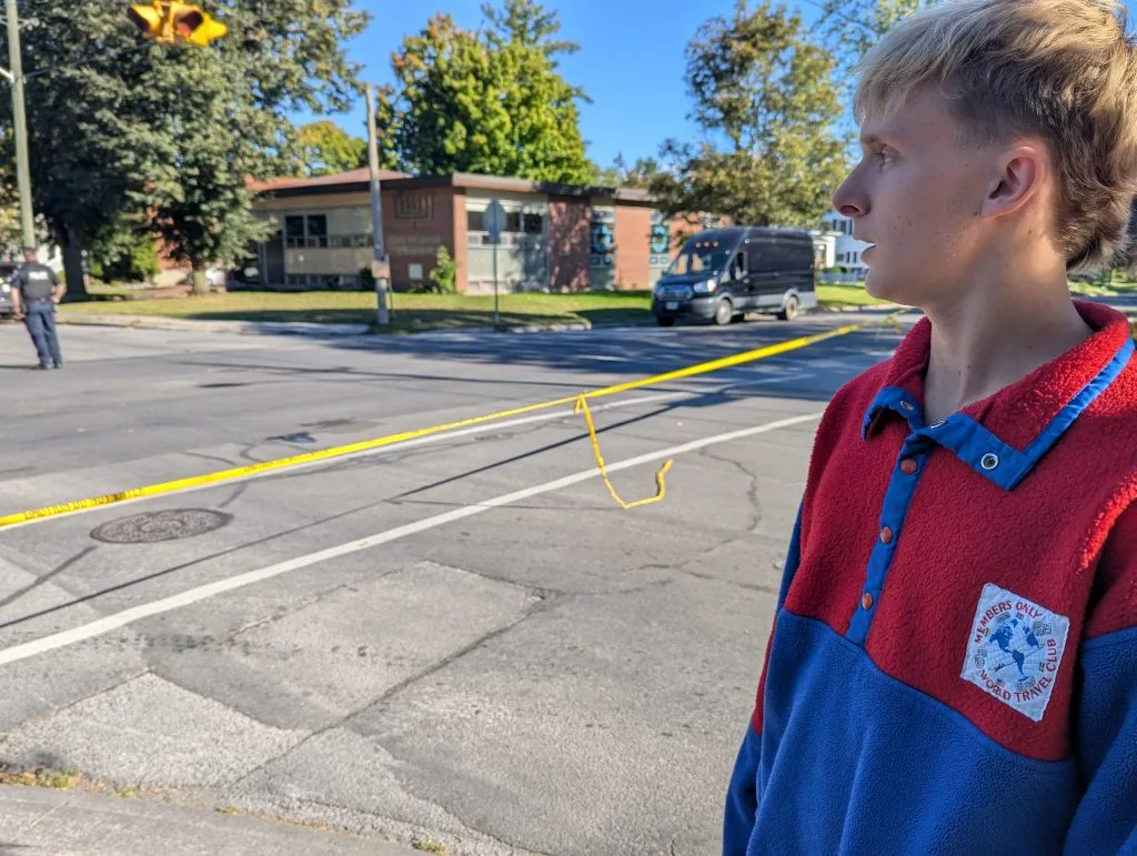 « Surréaliste » : la communauté juive de Belleville retourne dans une synagogue criblée de balles après la fusillade de Yom Kippour