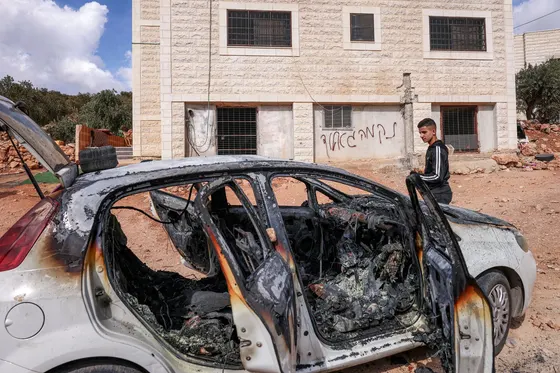 Une violente attaque de colons sur un village palestinien suscite de rares condamnations par Israël
