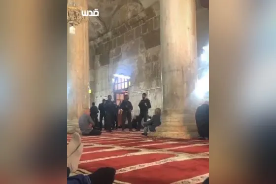 Al-Aqsa : la police dans la salle des prières !