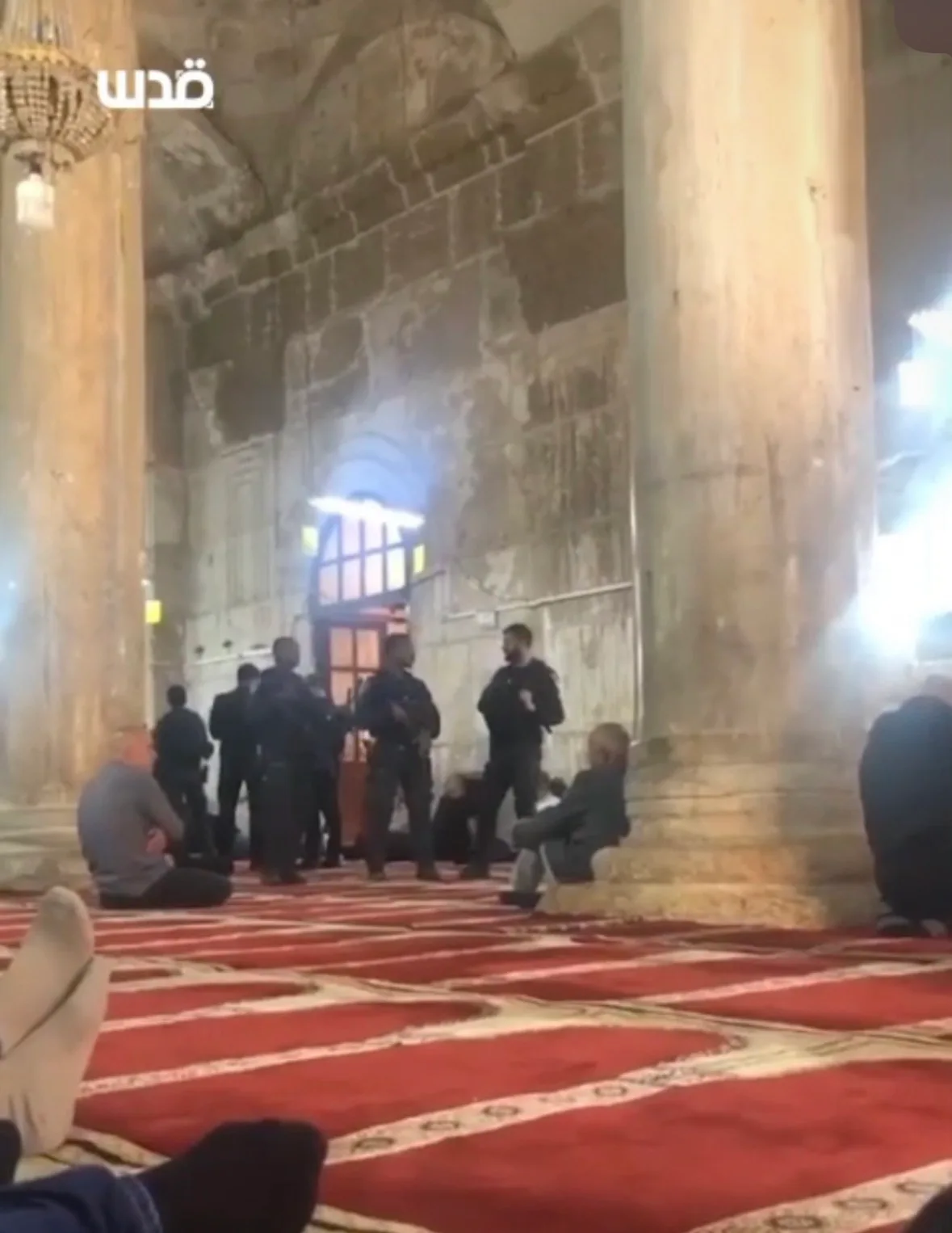 Al-Aqsa : la police dans la salle des prières !