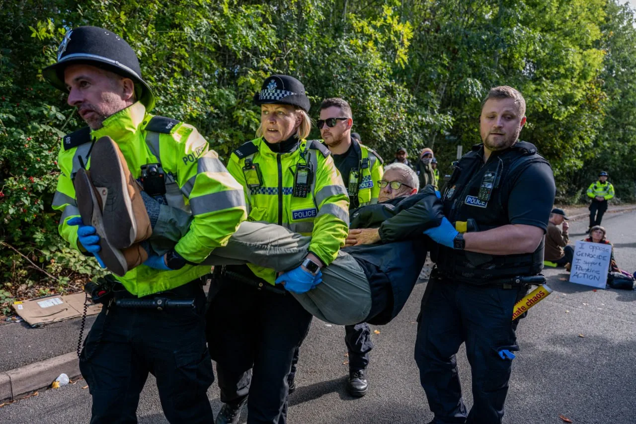 Angleterre : les travaillistes au pouvoir font des promesses mais arrêtent les journalistes qui couvrent les manifestations pour la Palestine