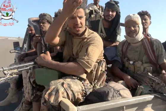Attaques meurtrières des Houthis à Taïz au Yémen alors que les forces gouvernementales avancent à Marib