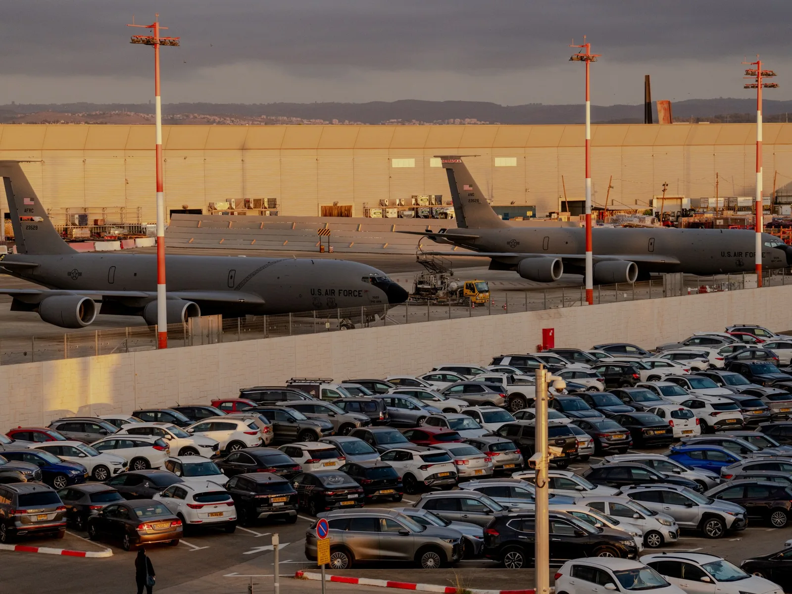Au moins 81 avions américains, d'une valeur pouvant atteindre 3,3 milliards de dollars, perdus ou endommagés dans la guerre contre l'Iran