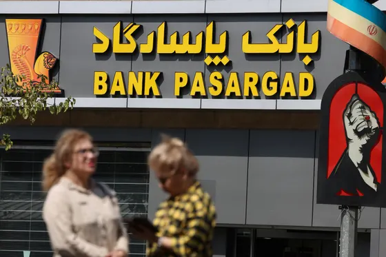 Comment les Iraniens transfèrent-ils de l'argent à l'étranger pour contourner les sanctions américaines ?