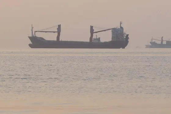 Conflit au Moyen-Orient | Quatre pétroliers en feu après avoir percuté des mines, selon les forces armées iraniennes