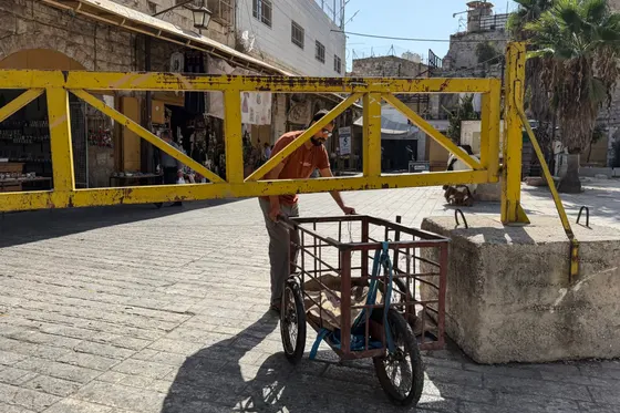 Créer une ville fantôme : des vies en suspens derrière les grilles et les points de contrôle israéliens