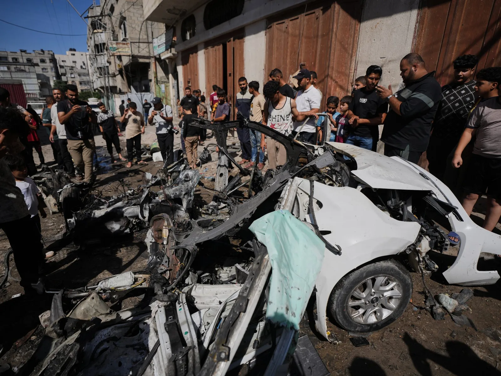 Des attaques israéliennes tuent une personne à Gaza et blessent des journalistes en Cisjordanie occupée