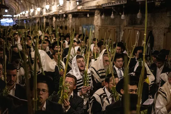 Des centaines d'Israéliens prennent d'assaut l'esplanade de la mosquée Al-Aqsa