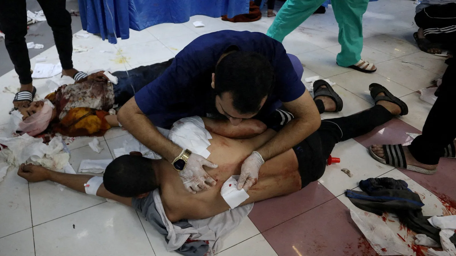 Des médecins décrivent des hôpitaux dévastés par le génocide israélien à Gaza