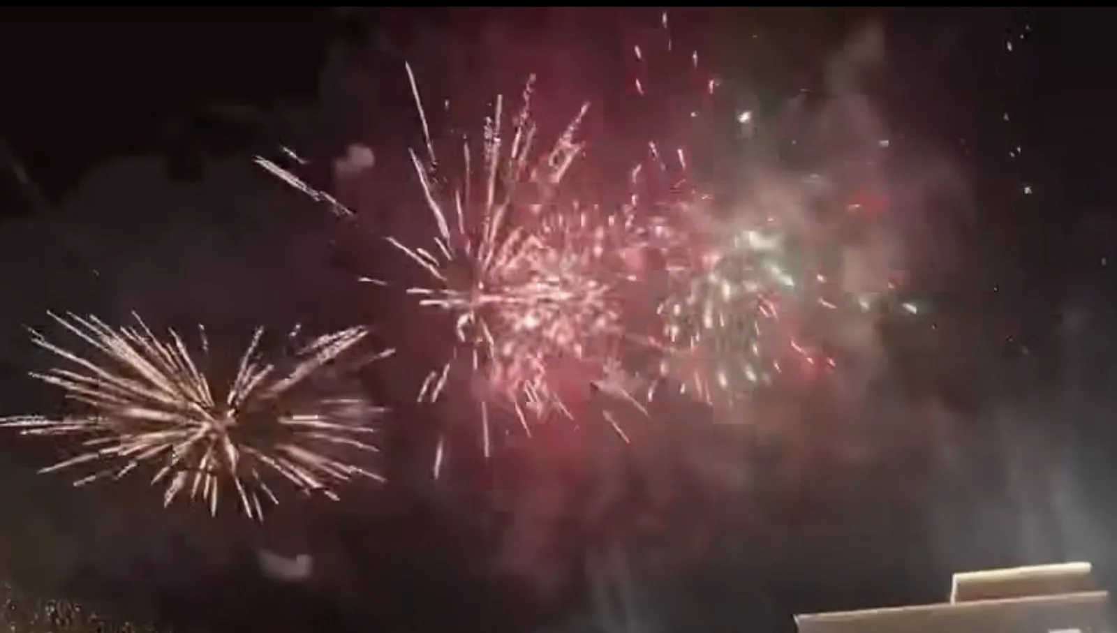 Des villes arabes en Israël célèbrent par des feux d'artifice des gains historiques à la Knesset