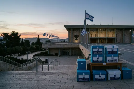 Élections en Israël : Netanyahou en tête, la course à la coalition s'engage