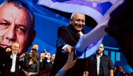 EN DIRECT, législatives en Israël : les deux blocs au coude-à-coude ; Benyamin Nétanyahou et Gadi Eisenkot revendiquent chacun leur volonté de former un gouvernement