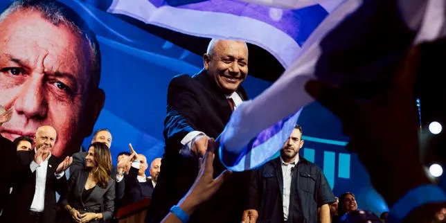 EN DIRECT, législatives en Israël : les deux blocs au coude-à-coude ; Benyamin Nétanyahou et Gadi Eisenkot revendiquent chacun leur volonté de former un gouvernement