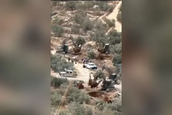 Encore une preuve que les colons ne sont pas seuls à détruire la Palestine (Vidéo)