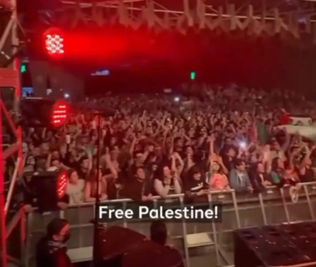 « Free Palestine ! » : Le groupe irlandais Kneecap à Mexico
