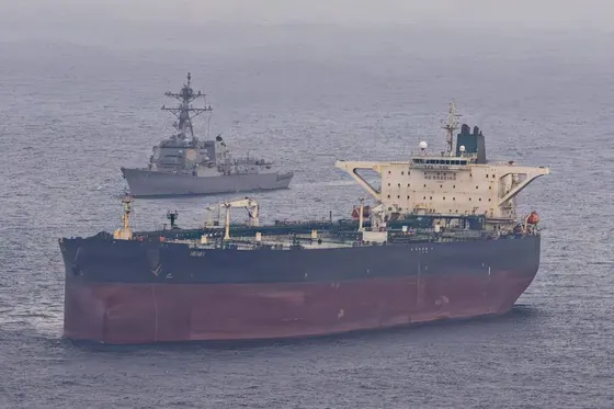 Iran : Un pétrolier heurte une mine dans le détroit d’Ormuz et prend feu, d’après Téhéran