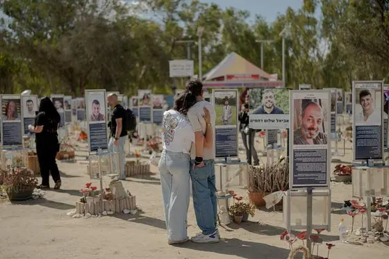 Israël commémore les attaques du 7 octobre tandis que les Palestiniens de Gaza vivent dans les ruines de la guerre