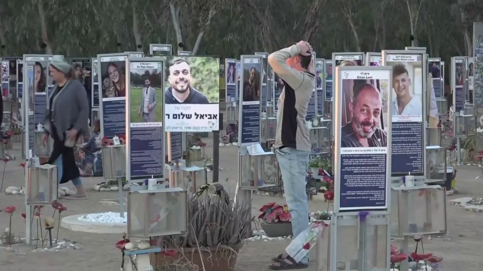 Israéliens marquent une pause pour commémorer l'anniversaire de l'attaque du Hamas du 7 octobre