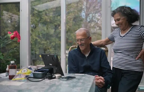 L’hospitalisation à domicile : guérir chez soi grâce à la technologie