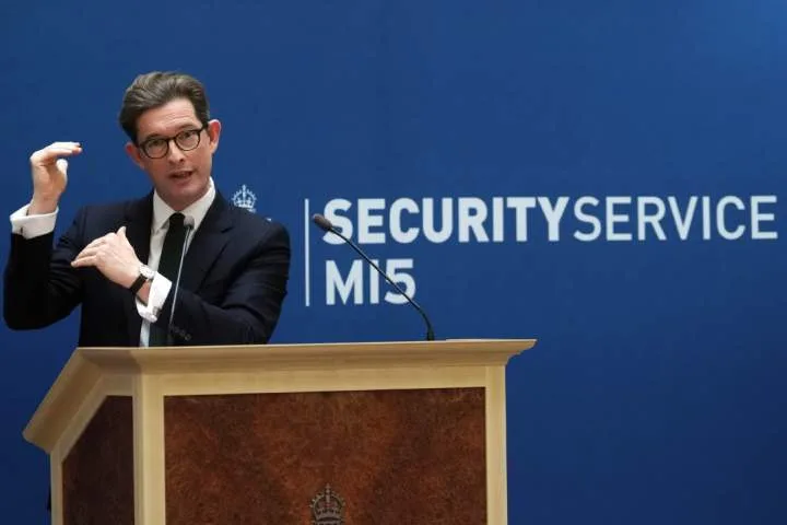L'Iran et la Russie ciblent la Grande-Bretagne avec des méthodes hybrides, selon le chef des services secrets britanniques