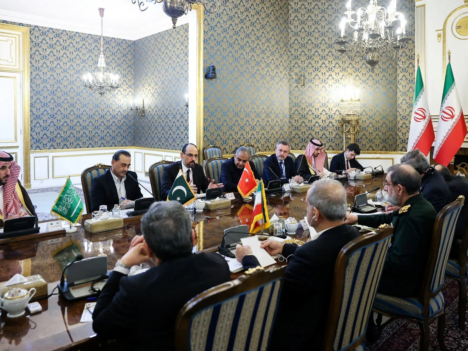L'Iran, l'Arabie saoudite, la Turquie et le Pakistan conviennent de poursuivre les discussions face aux attaques des Houthis