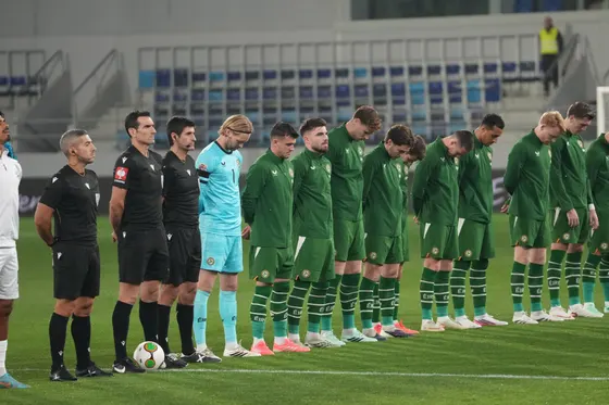 L'Irlande refuse la poignée de main avec Israël et porte des brassards lors du match de Ligue des nations