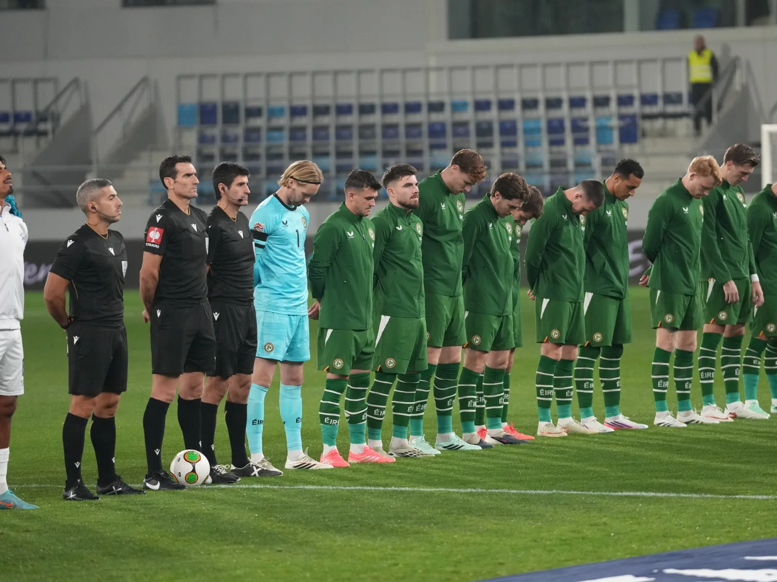 L'Irlande refuse la poignée de main avec Israël et porte des brassards lors du match de Ligue des nations