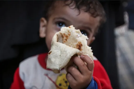 La faim sévère frappe les habitants de Gaza alors que les boulangeries ferment