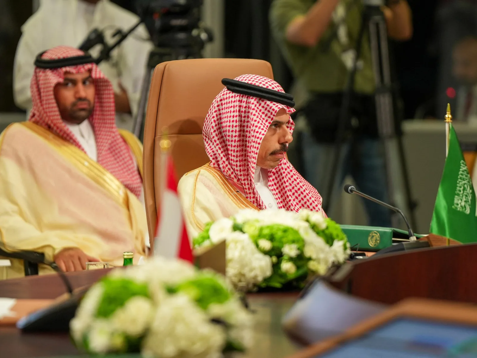Le CCG condamne les attaques houthies contre l'Arabie saoudite alors que les combats s'intensifient au Yémen