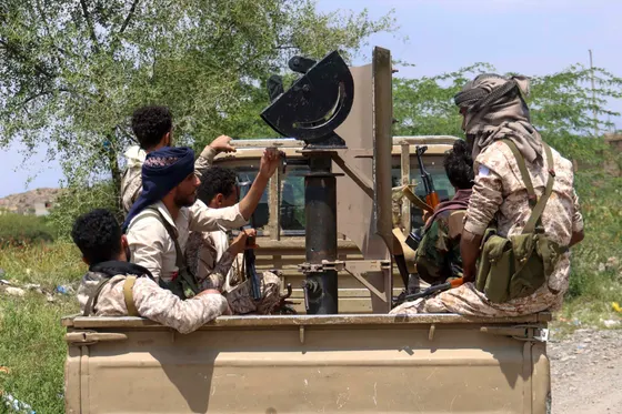 Le dirigeant du Yémen annonce une opération militaire pour reprendre le territoire contrôlé par les Houthis