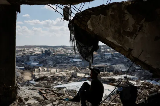 Les attaques israéliennes à Gaza tuent au moins quatre Palestiniens