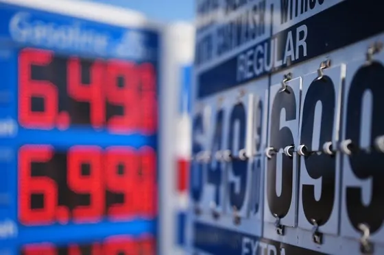 Les flux de pétrole augmentent alors que les turbulences de la guerre en Iran s'apaisent. Pourquoi les prix continuent-ils de monter ?