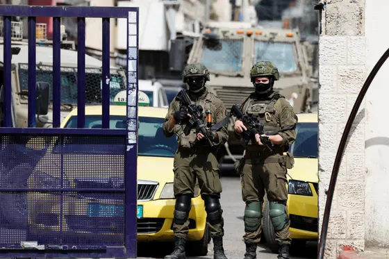Les forces israéliennes perquisitionnent des ONG palestiniennes et un hôpital en Cisjordanie occupée