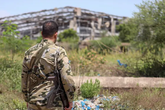 Les forces yéménites affirment s'emparer de Dhubab et de sites près de Bab al-Mandeb aux dépens des Houthis
