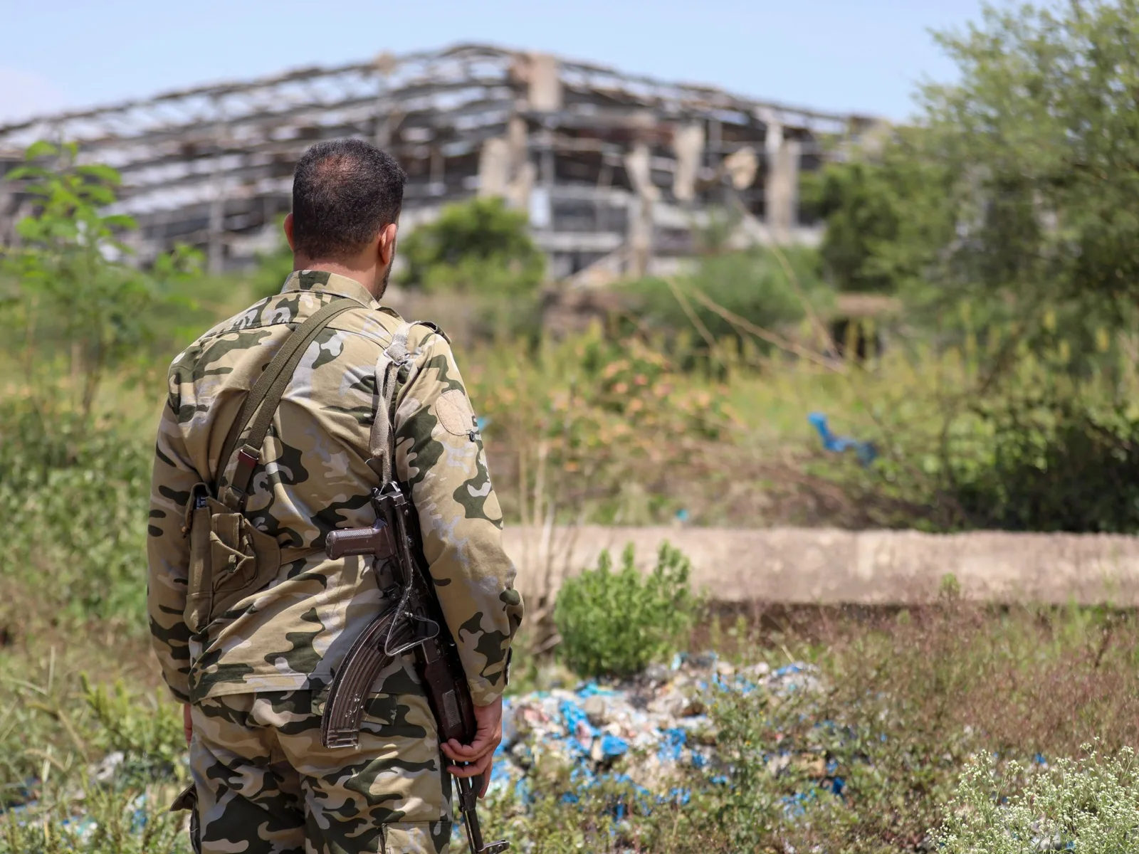Les forces yéménites affirment s'emparer de Dhubab et de sites près de Bab al-Mandeb aux dépens des Houthis