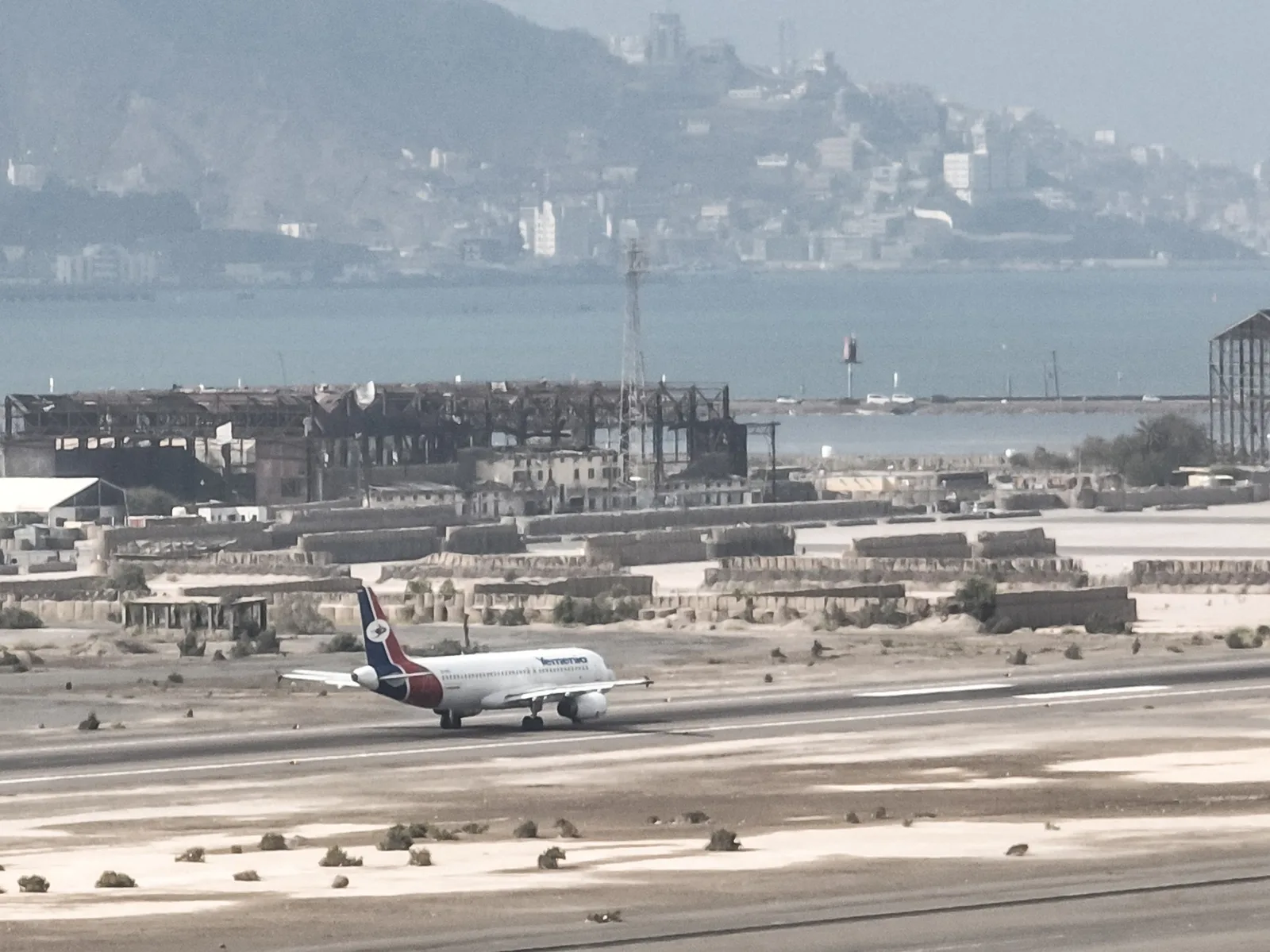 Les Houthis lancent des attaques contre l'Arabie saoudite et Aden au Yémen
