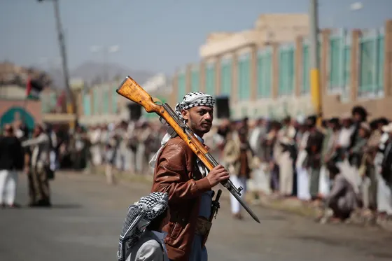 Les Houthis revendiquent de nouvelles attaques sur l’aéroport de Riyad