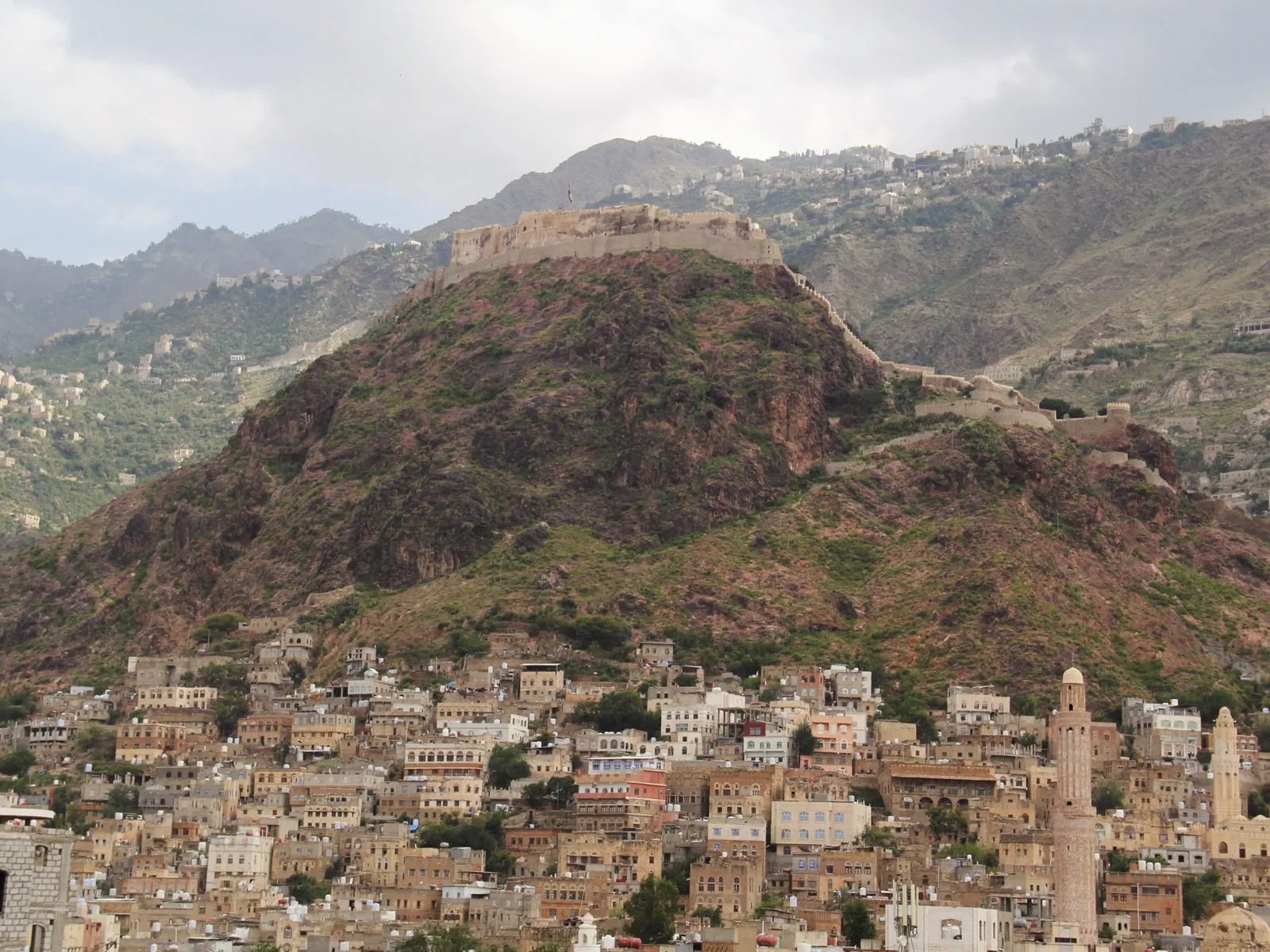 Les Houthis visent le palais présidentiel yéménite à Aden avec des missiles