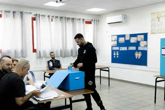 Les partis arabes pourraient remporter 18 sièges aux élections israéliennes, selon les sondages de sortie des urnes