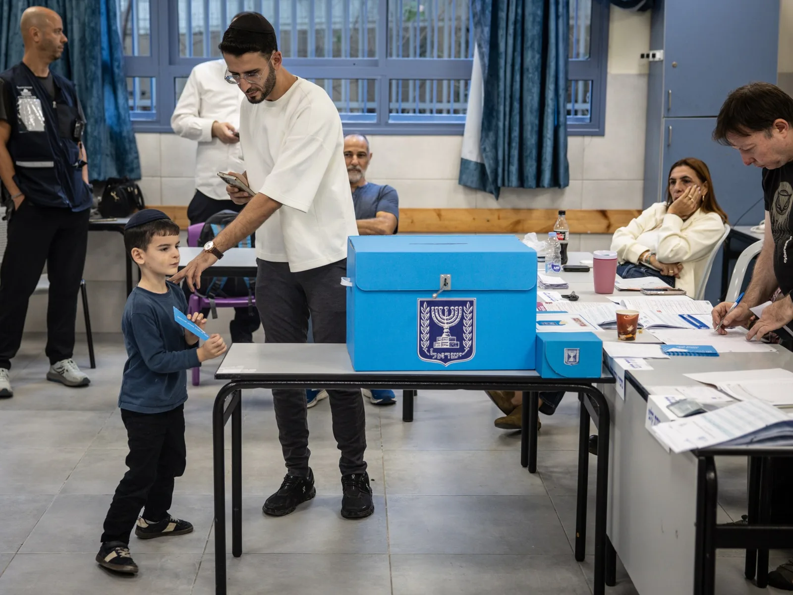 Les sondages de sortie des urnes après les élections israéliennes n'indiquent aucun vainqueur clair