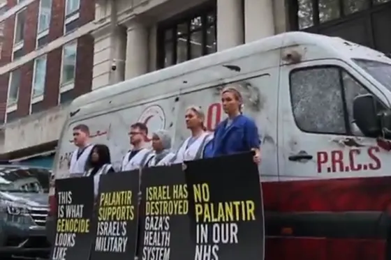 Londres : dénonciation du contrat entre Palantir et le service de santé britannique