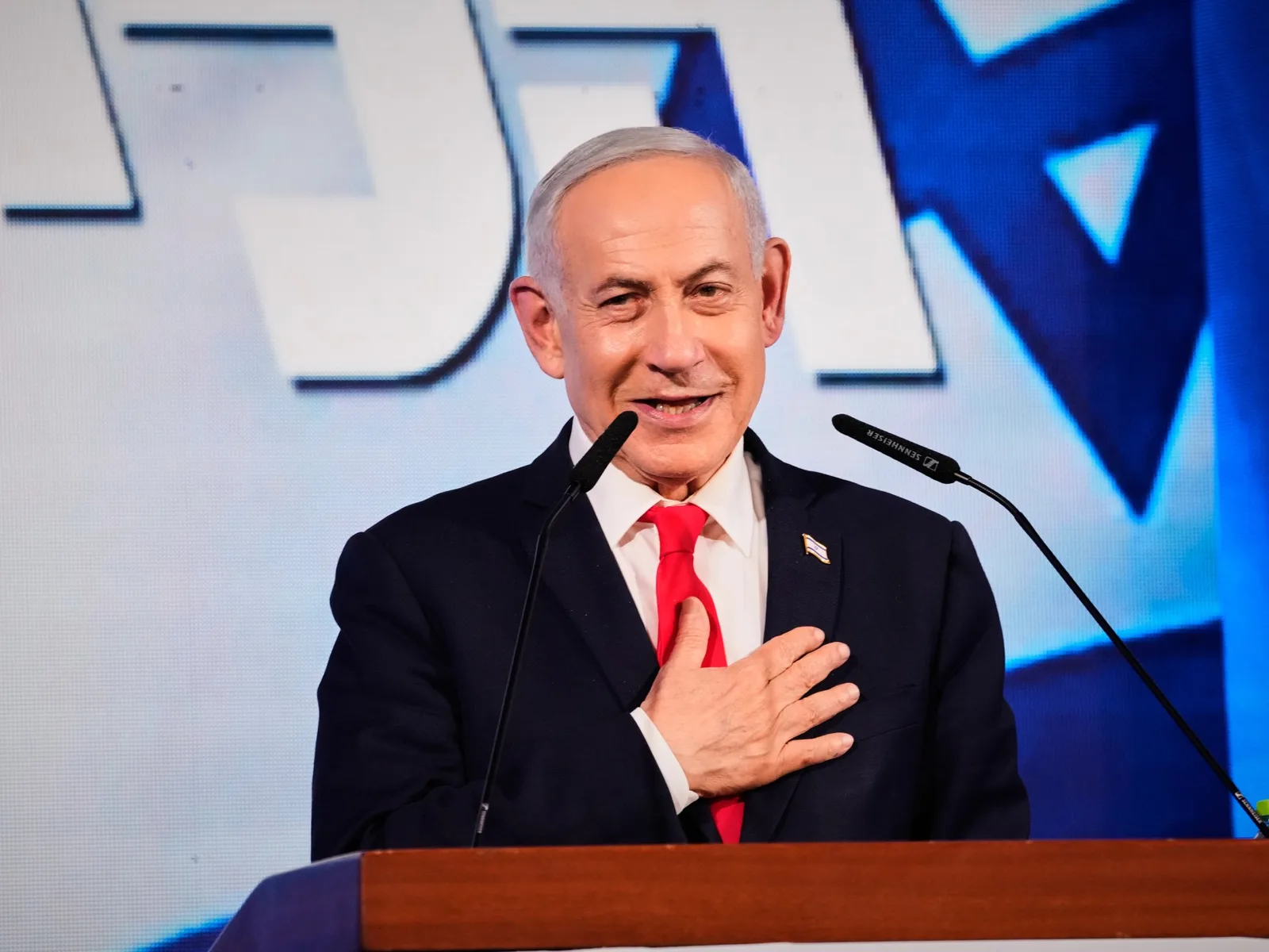 Netanyahu présente ses réalisations et ses projets alors que le Likoud est en tête des sondages