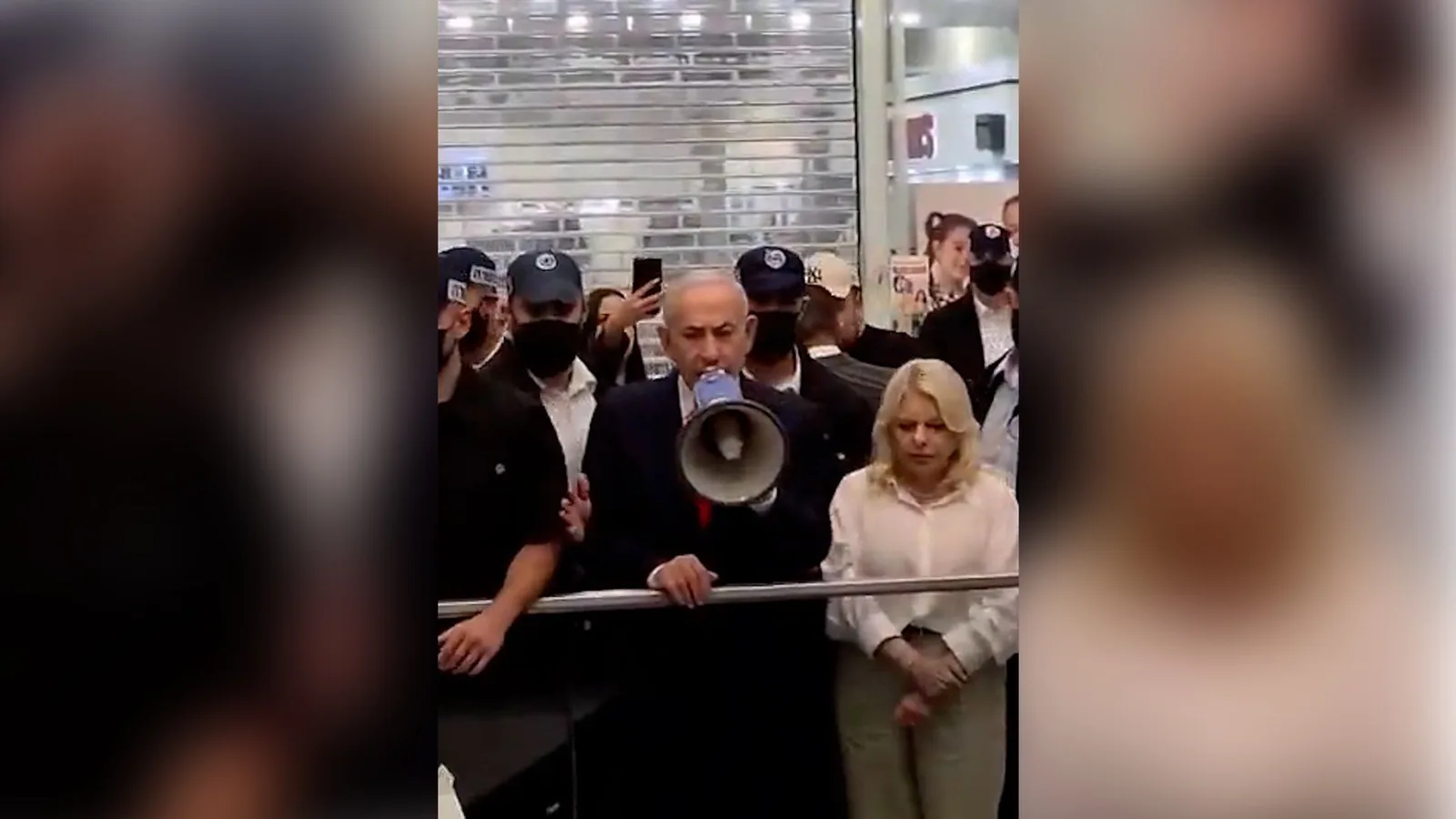 Netanyahu rallie les électeurs du Likoud au mégaphone dans un centre commercial