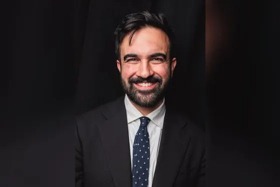 New York : le maire Mamdani hué lors du 7-Octobre, sa gestion de l'antisémitisme jugée sévèrement