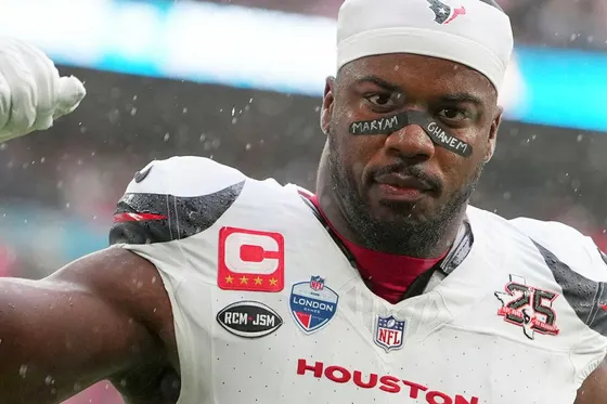 NFL : Azeez Al-Shaair honore des enfants palestiniens pour la cinquième semaine consécutive