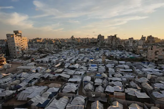 Photos : Trois ans de guerre d'Israël contre Gaza, les camps de tentes s'étendent au milieu des ruines