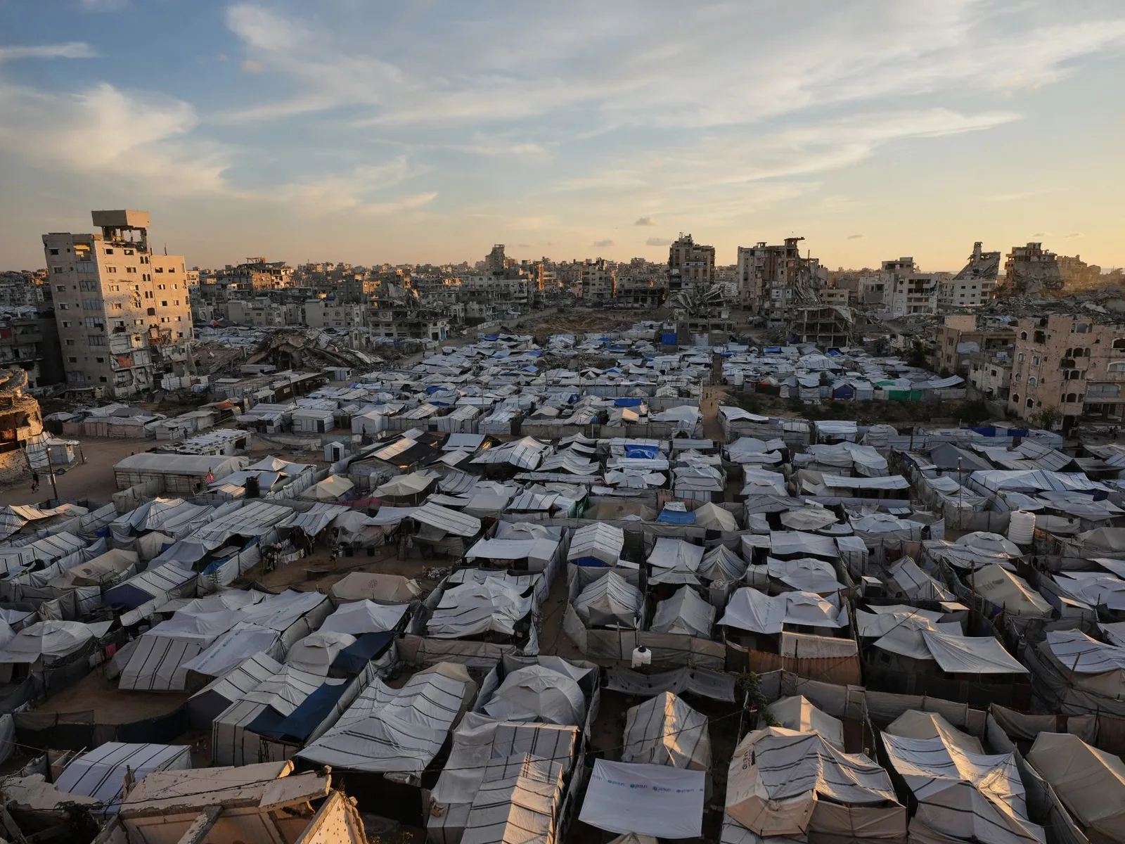 Photos : Trois ans de guerre d'Israël contre Gaza, les camps de tentes s'étendent au milieu des ruines