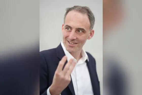 Primaire de la gauche en France : Raphaël Glucksmann l'emporte dès le premier tour avec 66 %