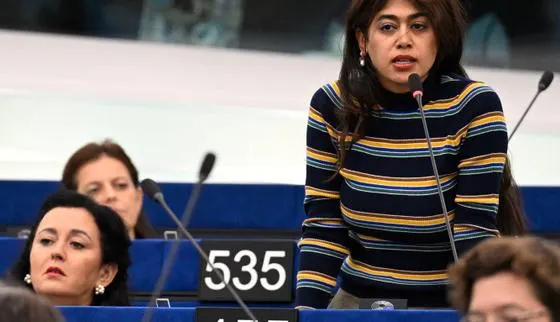 Rima Hassan accusée de dégradation d’une exposition sur le 7-Octobre au Parlement européen